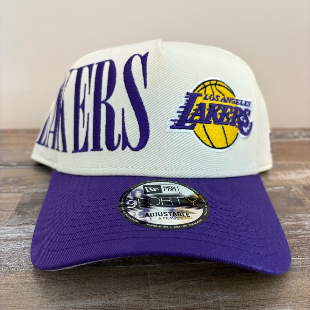LA Lakers Hat by New Era. NWT